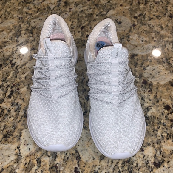 sketchers women slip on sneakers